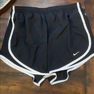 Nike tempo short